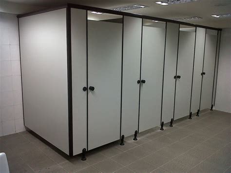 layanan toilet cubicle phenolic